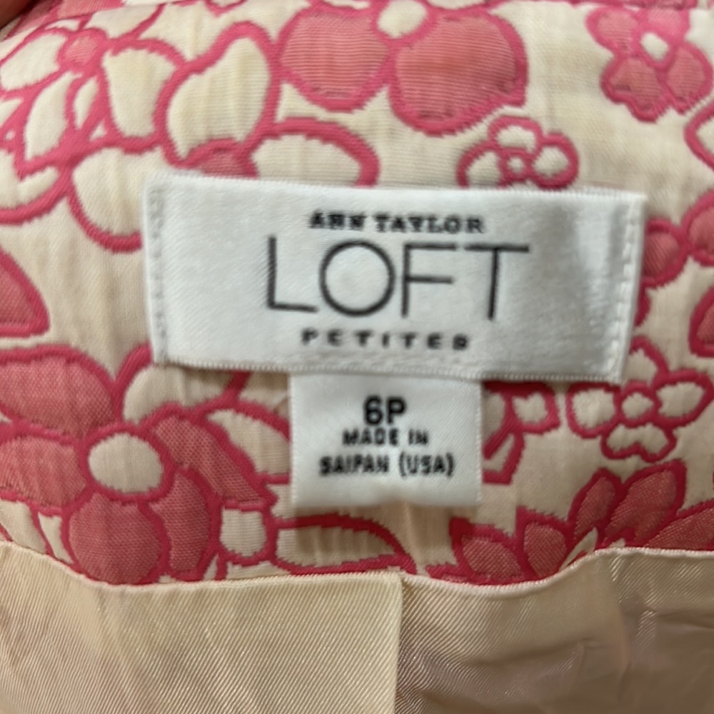 Anne Taylor Loft Blazer. Long Sleeve Faux Pockets Floral Pink & White. Size 6P - Picture 6 of 10